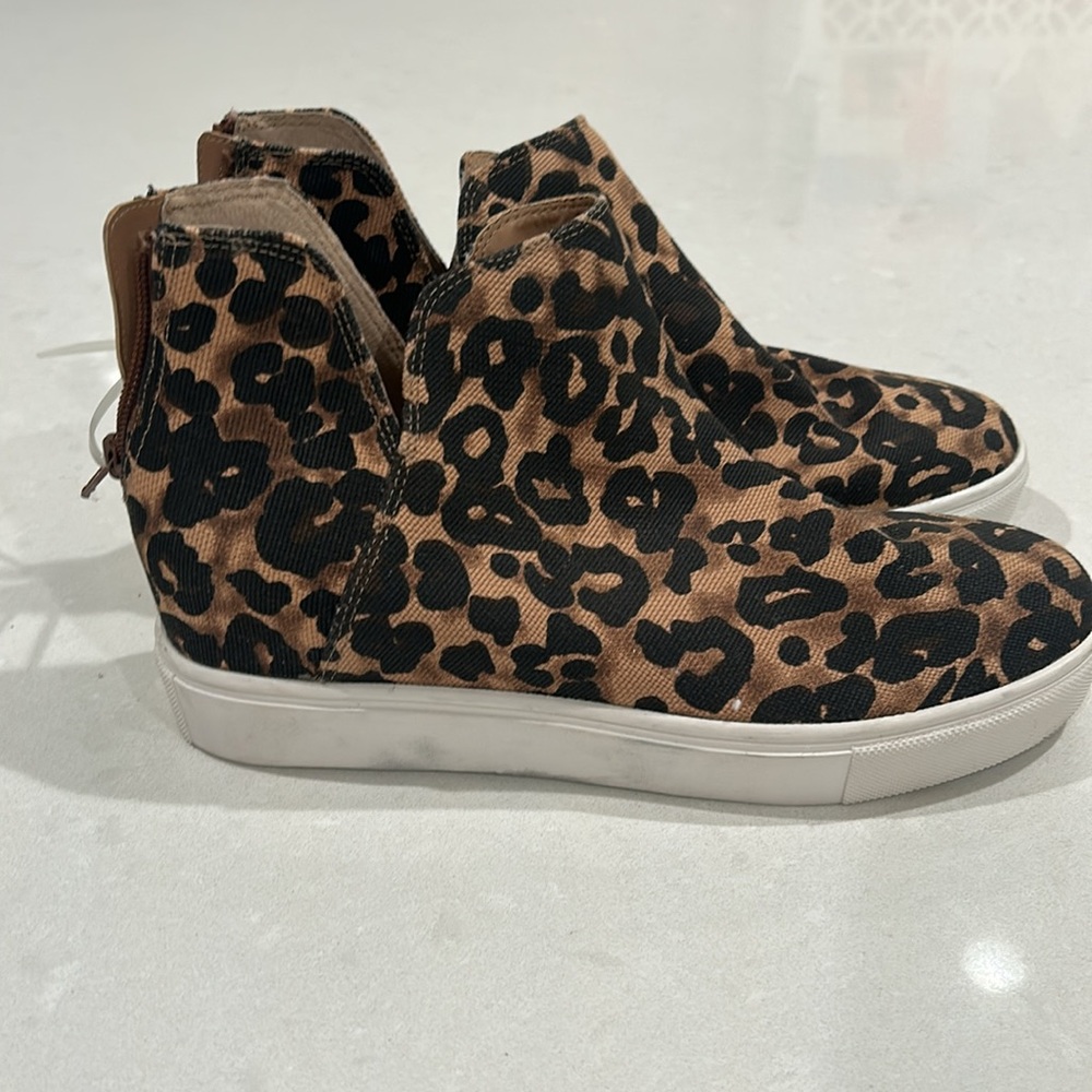 Steve Madden Leopard Print Brown Slip-On Sneakers High Top Claud Womens Sz 8.5 - Picture 4 of 9